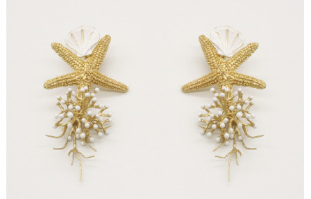 Pendientes perno caracola esmaltada blanca con est