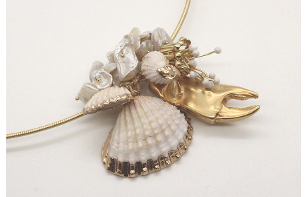 Collar rigido con conchas bordes dorado, burruño m