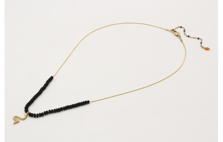Collar cadena fina oro brillo con abalorio negro m