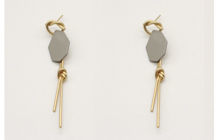 Pendientes asimetricos con piezas esmaltadas grise