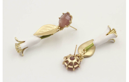 Pendientes perno cristal morado opal, hoja oro mat