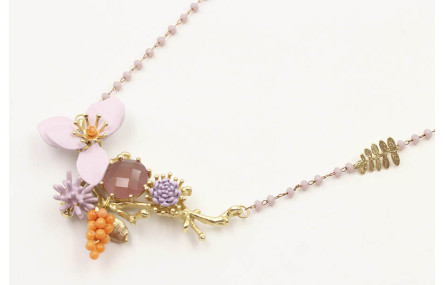 Collar cadena facetadas lilas con rama de coral or