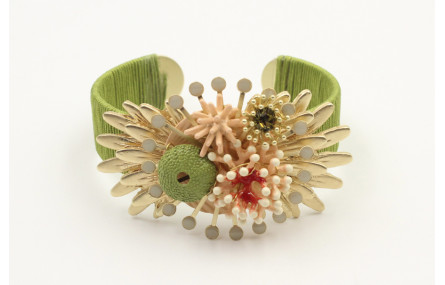 Pulsera rigida forrada hilo verde oliva con escama