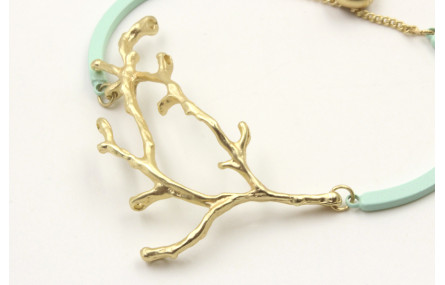 Pulsera semirrigida en turquesa con rama de coral