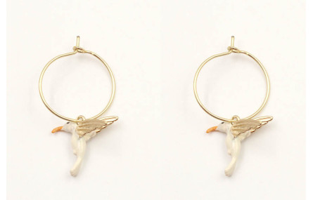 Pendientes aro oro mate colibri blanco. Largo 3cm.
