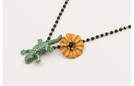 Collar cadena miyuki negra con colgante lagarto ve