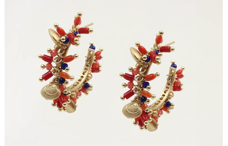 Pendientes de aro cosidos con corales, facetadas a