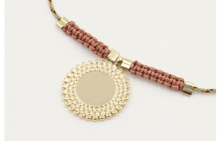 Pulsera hilo macrame rosa,azul y oro con nudo macr