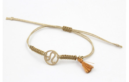 Pulsera hilo macrame oro palido con nudo dorado di