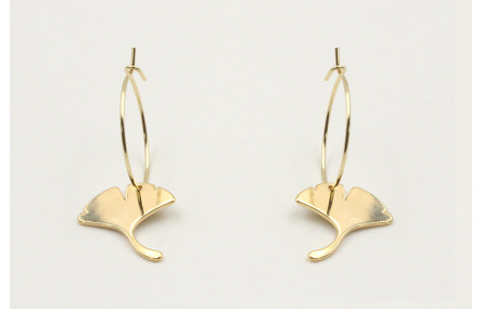 Pendientes aro dorado con gingko dorado. Largo 3,5