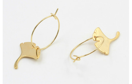 Pendientes aro dorado con gingko dorado. Largo 3,5