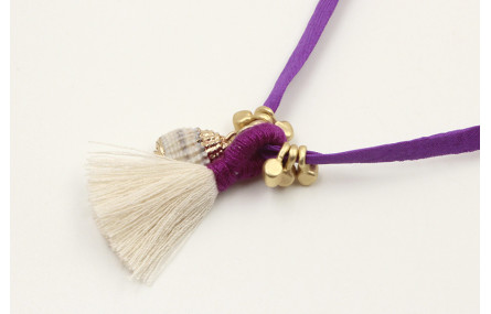 Collar seda color morada con colgante caracola bor