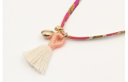 Collar lazo liberty flores coral,grises con colgan