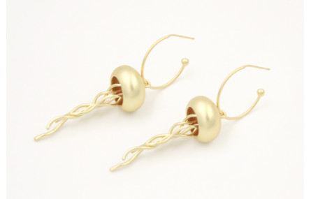 Pendientes aro con bolita oro mate y medusas colga