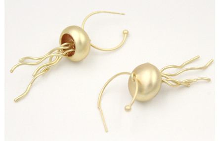 Pendientes aro con bolita oro mate y medusas colga