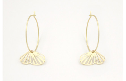 Pendientes aro mediano oro mate con ala de maripos