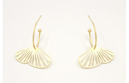 Pendientes aro con bolita oro mate y alas de marip