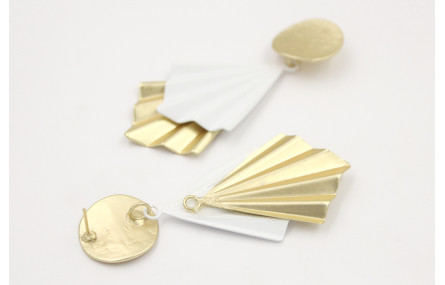 Pendientes perno disco oro mate con colgante trian