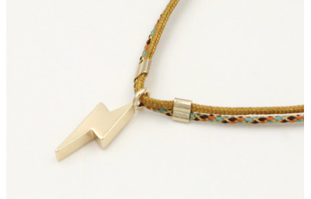 Solitario con hilo macrame marrón claro, mitad mic