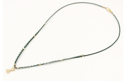 Solitario con hilo macrame verde inglés, mitad mic