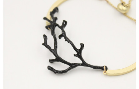 Pulsera semirrigida oro mate con rama de coral esm