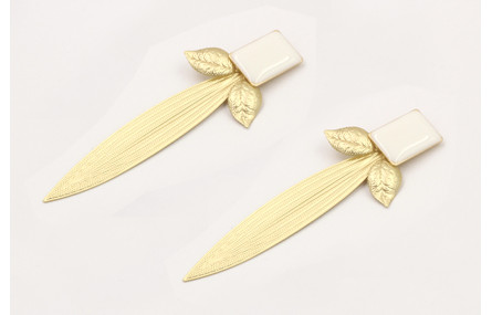 Pendientes perno rectangular esmalto blanco, colga