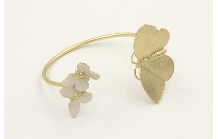 Pulsera rigida con mariposa grande dorada mate y 2