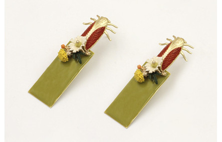 Pendientes perno cigarra esmalte marrón, colgante 