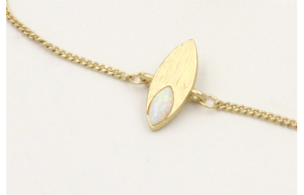 Pulsera cadena eslabón plana dorada mate con entre