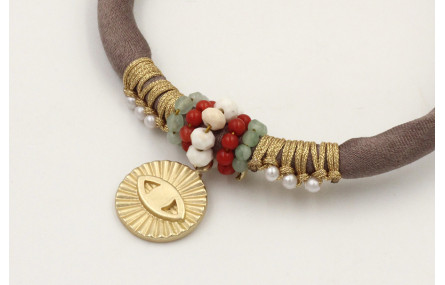 Pulsera seda rellena gris con nudo macrame con per