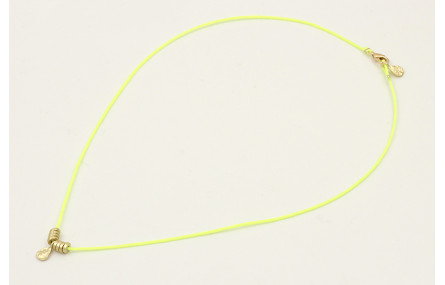 Collar hilo amarillo fluor con colgante lamina lab