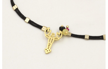 Pulsera hilo negro con tubitos aplastados, cangrej