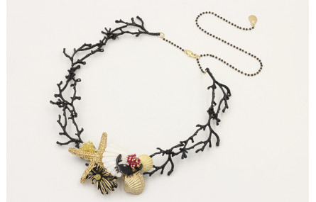 Collar ramas de coral esmaltadas negras con estrel