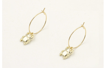 Pendientes aro dorado con escarabajo plano colgand