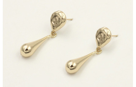 Pendientes perno gota martilleada con colgante de 