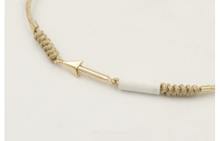 Pulsera hilo dorado palido con nudo serpiente y fl