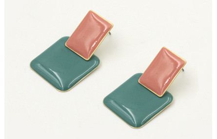 Pendiente perno rectangulo esmaltado rosa con colg