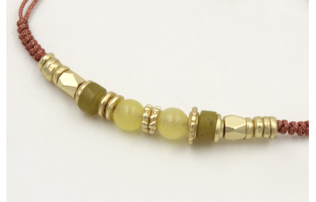 Pulsera hilo macramé oro rosa con rueda estreiada,