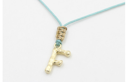 Collar hilo color menta con nudo macramé dorado pa