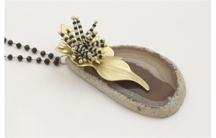 Collar cadena facetada negra con hoja perforada do