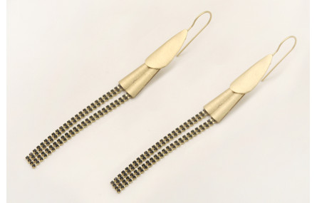 Pendientes gancho con lamina dorada mate y flecos 