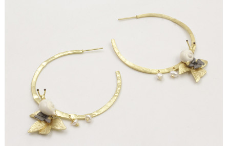 Pendientes aro plano labrado con caracol esmaltado