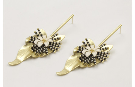 Pendientes perno palo dorado mate con colgante hoj