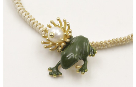 Pulsera hilo con nudo serpiente mitad crema mitad 