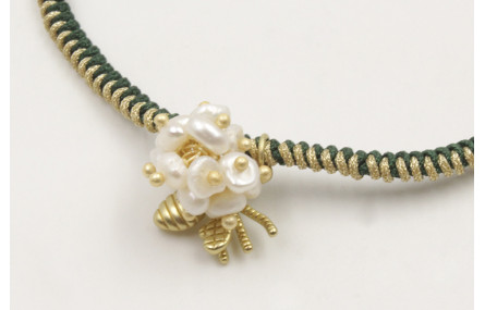 Pulsera hilo con nudo serpiente mitad verde mitad 