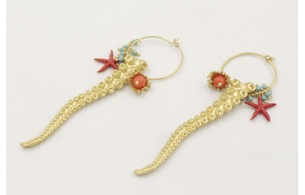 Pendientes aro mediano con pata de pulpo dorada ma