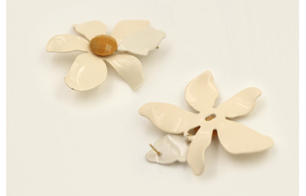 Pendinetes flor esmaltada beige con brillo mostaza