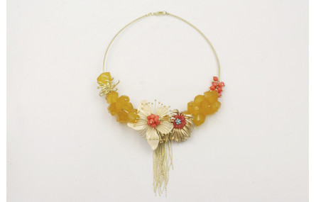 Collar rigido piedras amarillas y coral con flor e