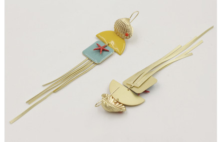 Pendientes perno concha con brillo coral, colgante