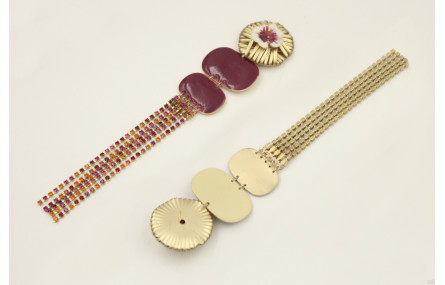 Pendientes perno disco tiras dorado mate con flor 